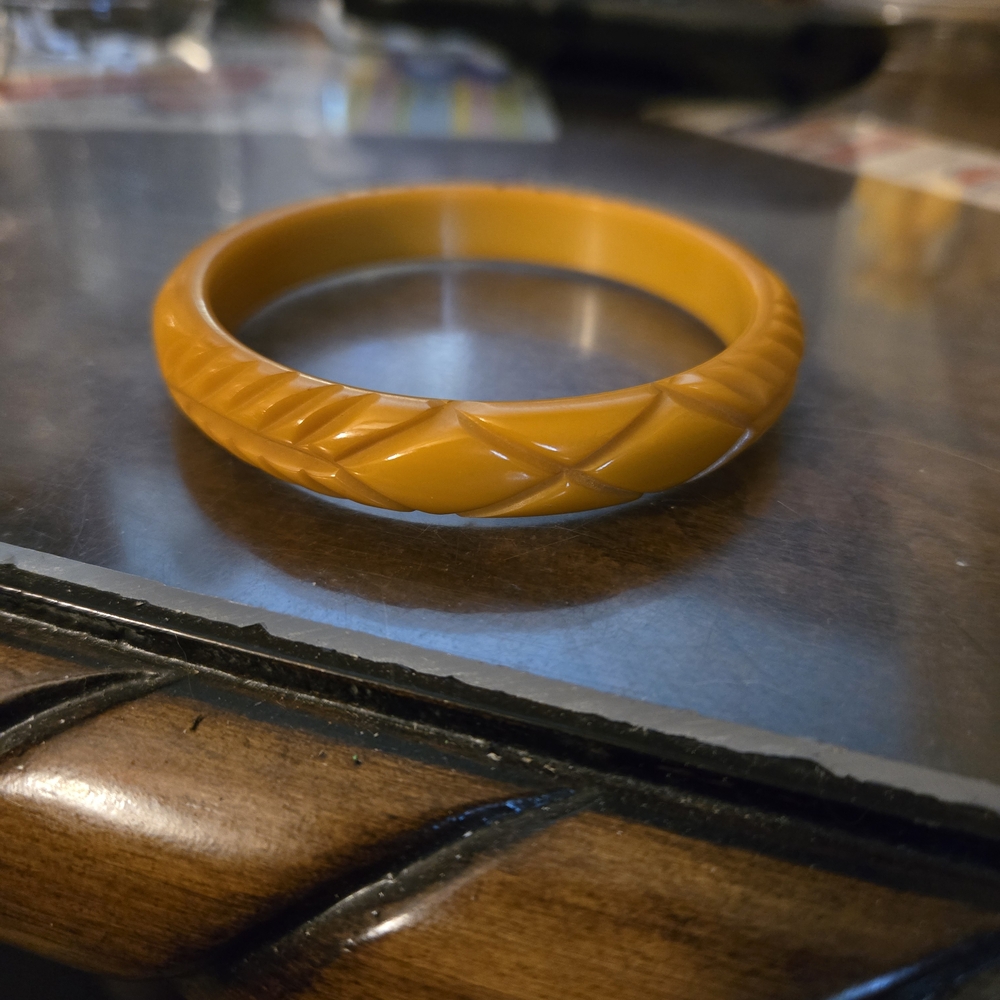 Vintage Bakelite Bangle